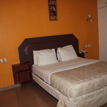Zambezi Inn Hotel Konakry Zewnętrze zdjęcie