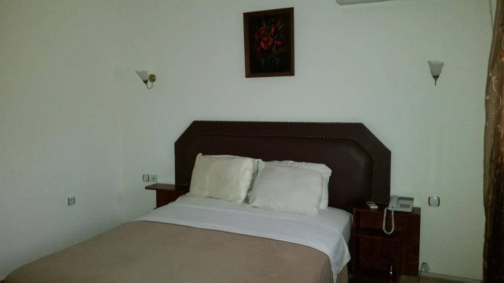 Zambezi Inn Hotel Konakry Pokój zdjęcie