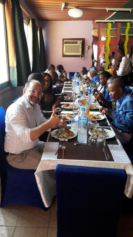 Zambezi Inn Hotel Konakry Zewnętrze zdjęcie